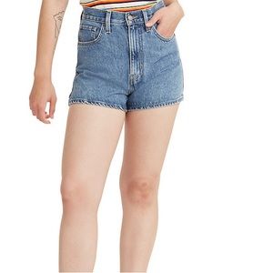 Levi’s high waisted mom jeans. Blue Medium wash. Size 30.